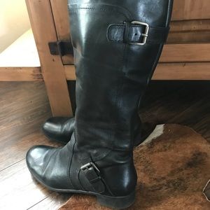 Knee high black boot